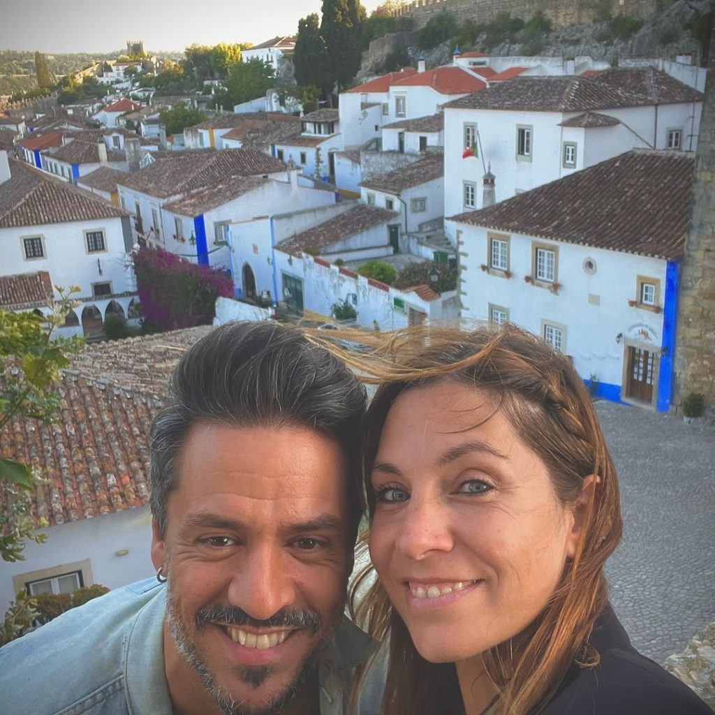 Leire Martínez junto a Miguel Sueiras, que fue saxofonista de la banda de Sálvame (Instagram).