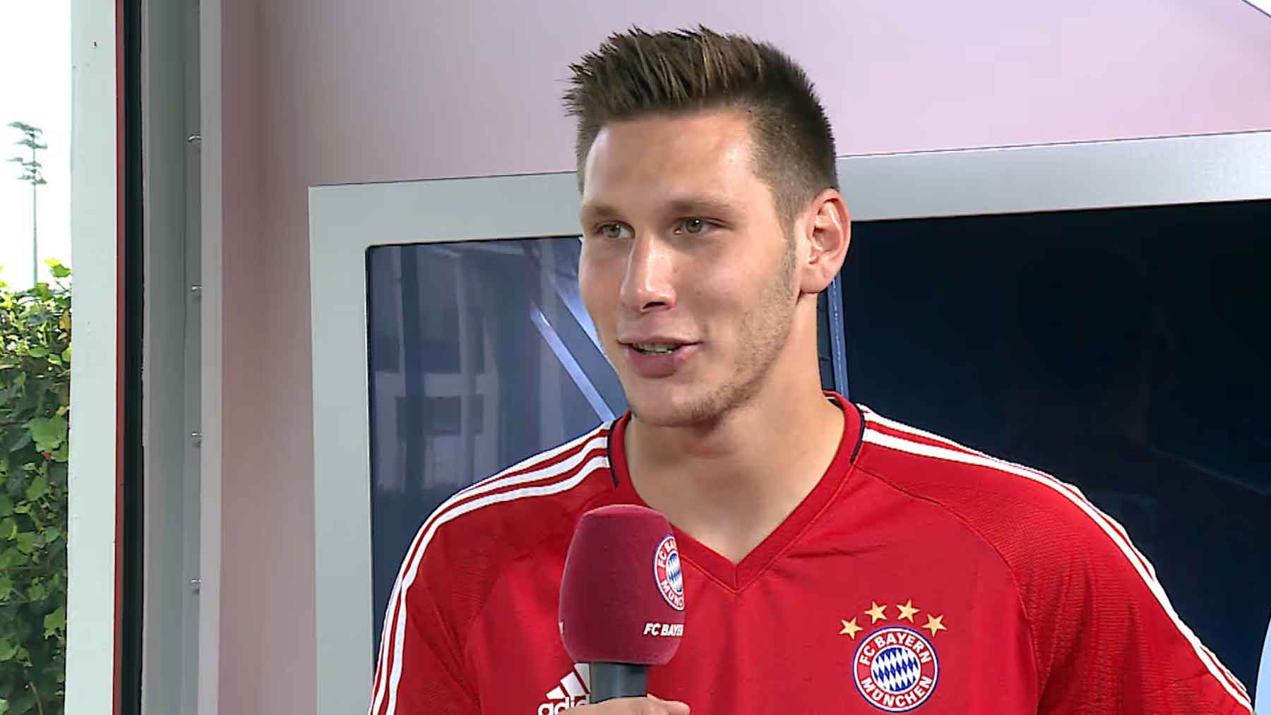Niklas Süle en la televisión del Bayern de Munich (fcbayern.com)