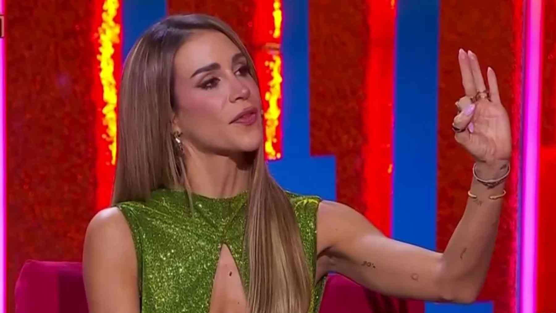 Cristina Porta en el plató de 'La casa de los famosos' (Telemundo).