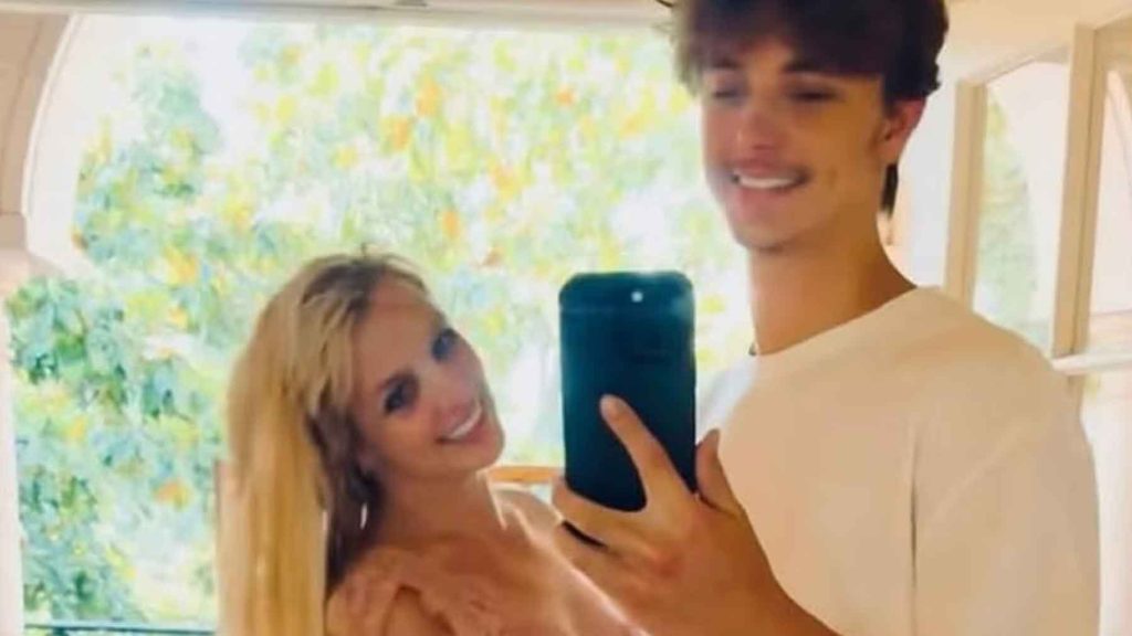Hijo de Britney Spears responde a los rumores de que la cantante fue reemplazada por una doble