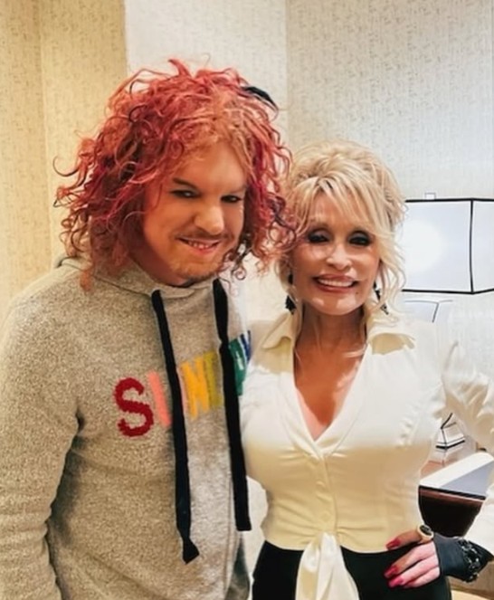 Carrot Top with Dolly Parton (Instagram).