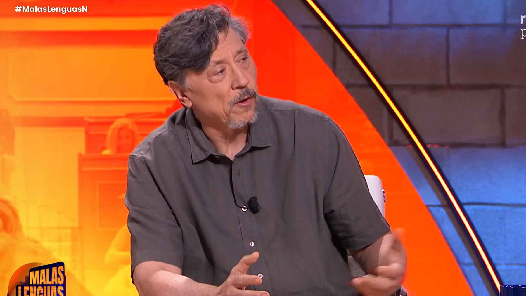 Carlos Bardem en el plató de Malas lenguas noche (RTVE).