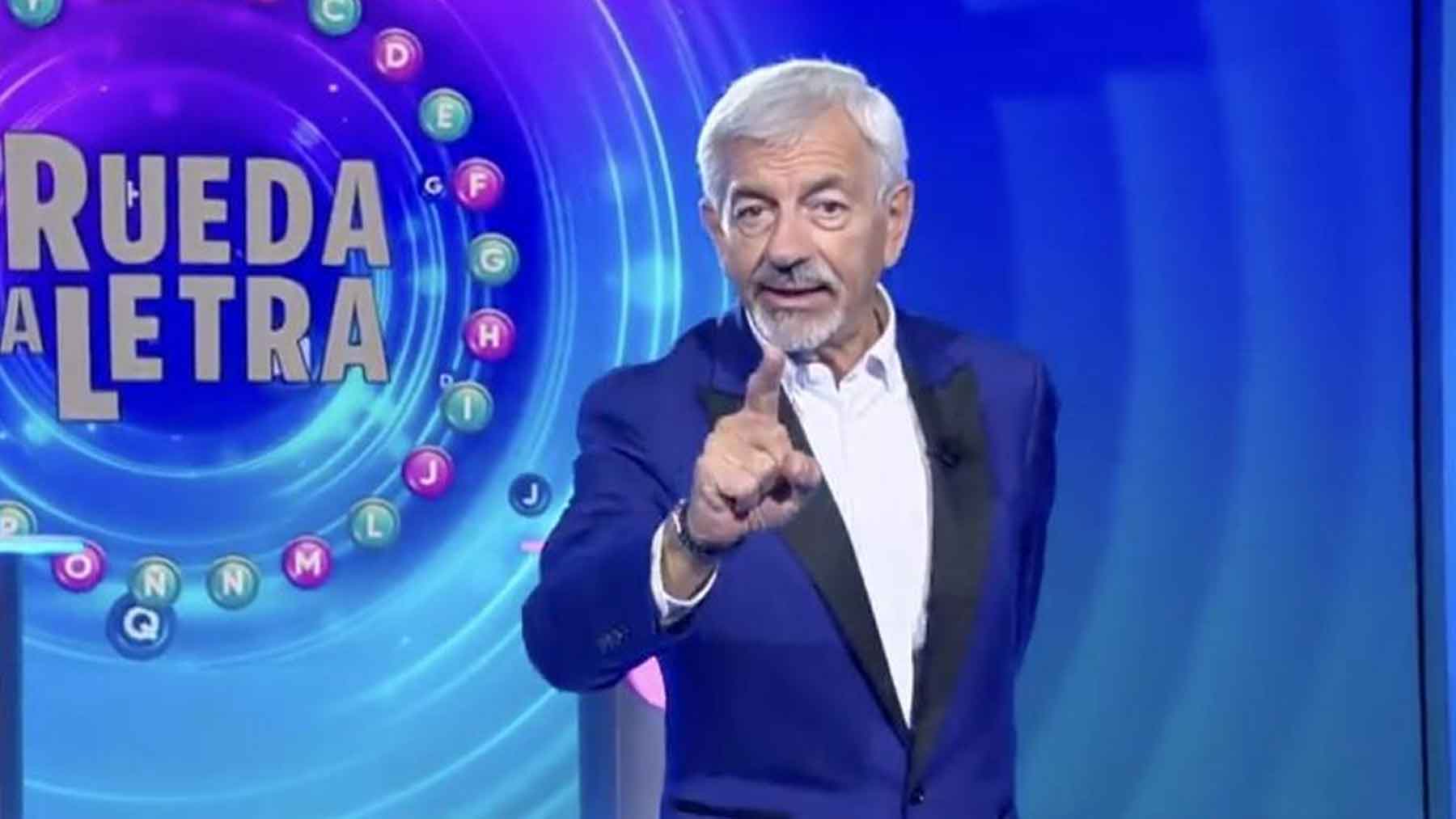 Carlos Sobera en el plató de Rueda la letra (Mediaset).